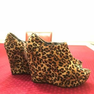 Women Wedge Heel Leopard shoes US size 7.5-8